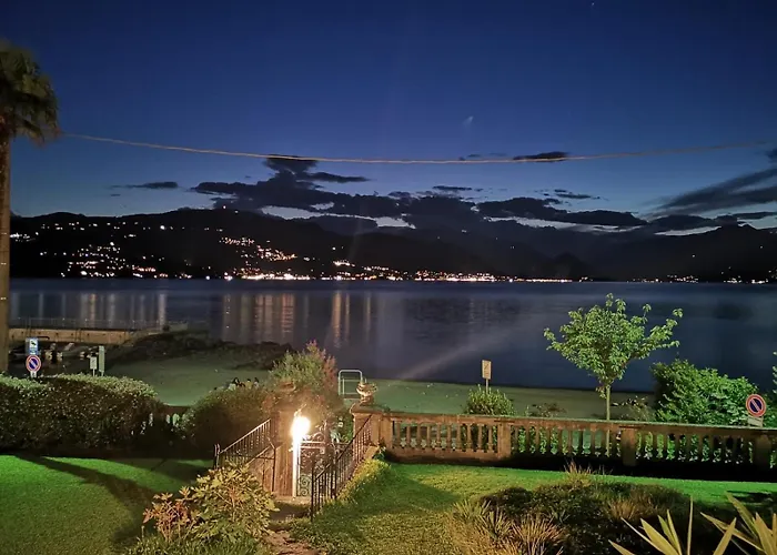Villa Maria, Lakefront Art Villa On Lake Maggiore Apartament *