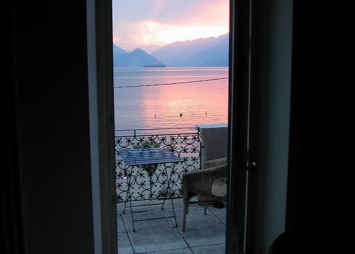Villa Maria, Lakefront Art Villa On Lake Maggiore Apartament *