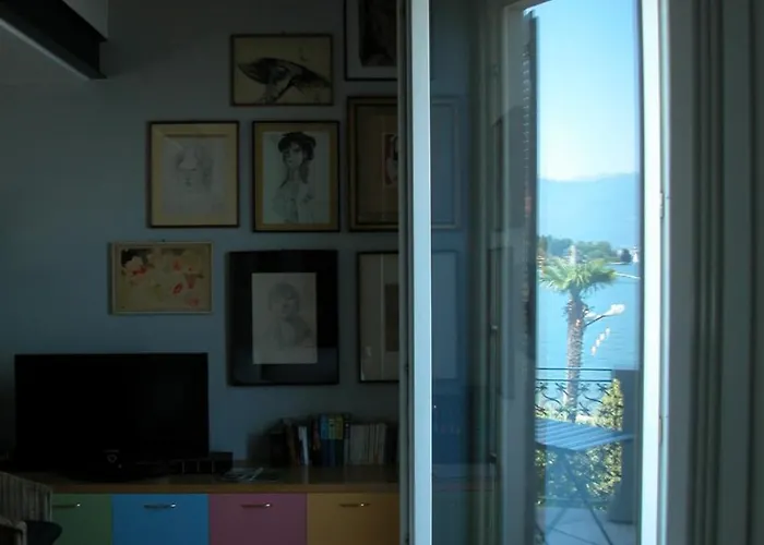 Apartament Villa Maria, Lakefront Art Villa On Lake Maggiore *