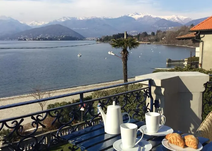 Apartament Villa Maria, Lakefront Art Villa On Lake Maggiore *